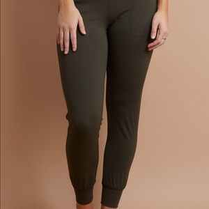 Savvi Noor Joggers like new